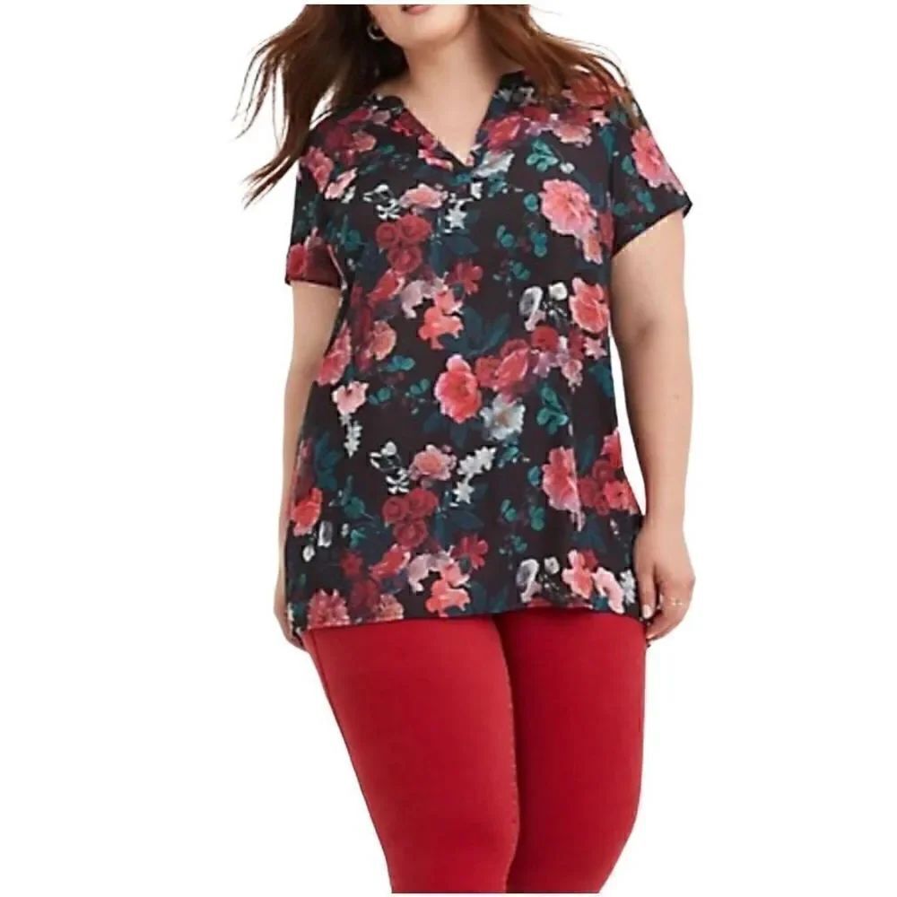 Torrid black and red floral short sleeve hi low V- neck tunic size 2X
